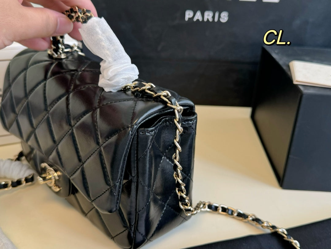 Classic Chain Shoulder Bag