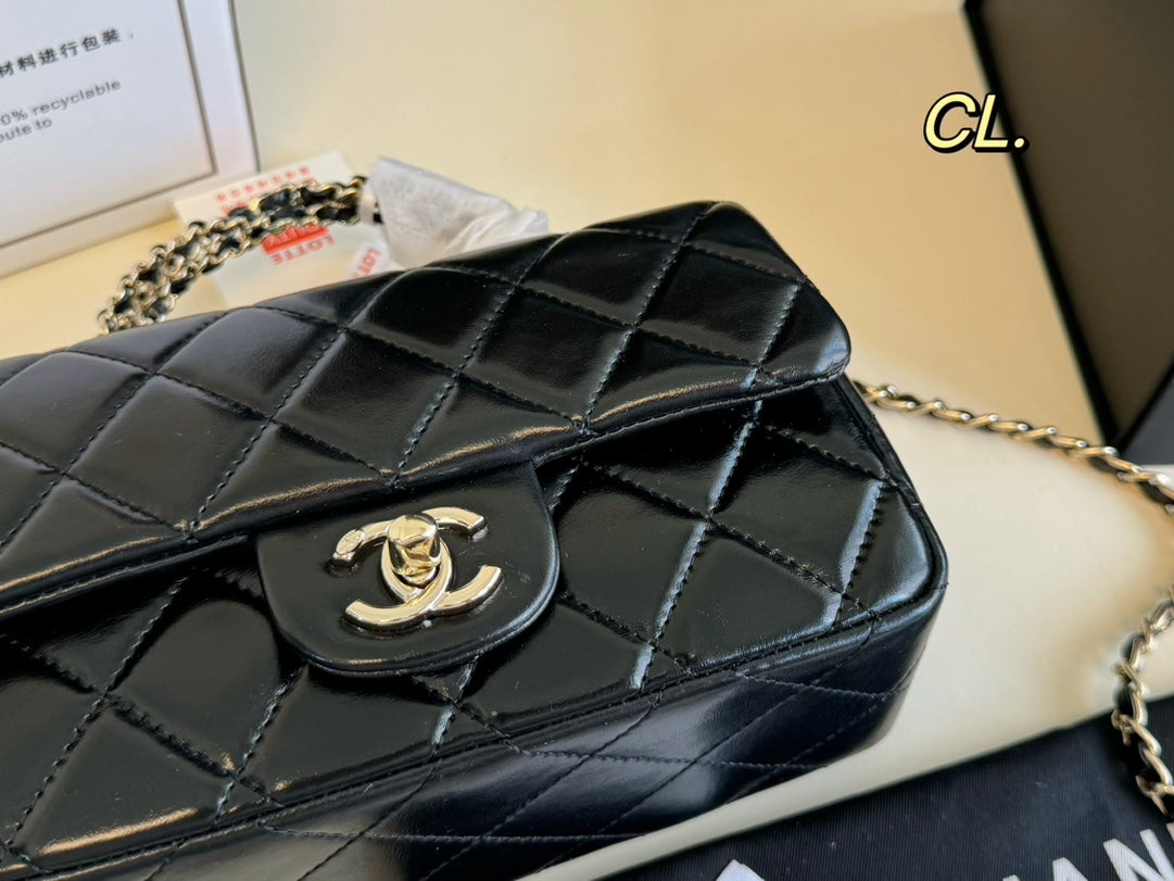 Classic Chain Shoulder Bag