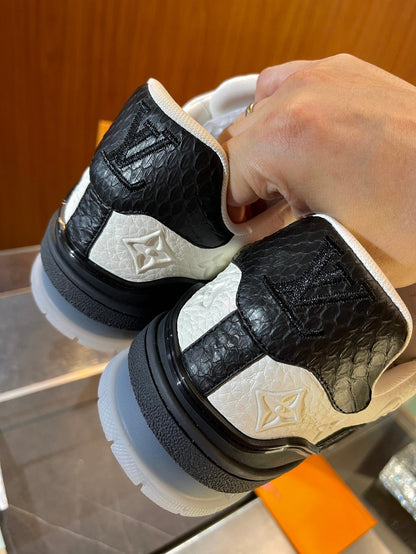 Limited Edition Snake-Pattern Embroidered Trainers